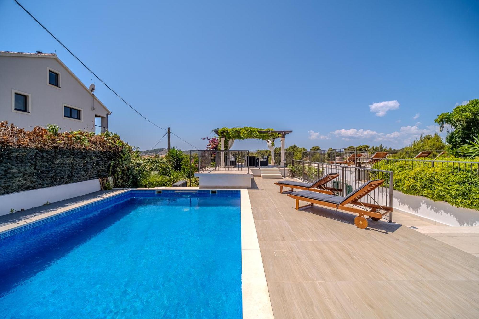 Villa Julia With Heated Pool, Ideal For Large Groups Milna  Eksteriør bilde
