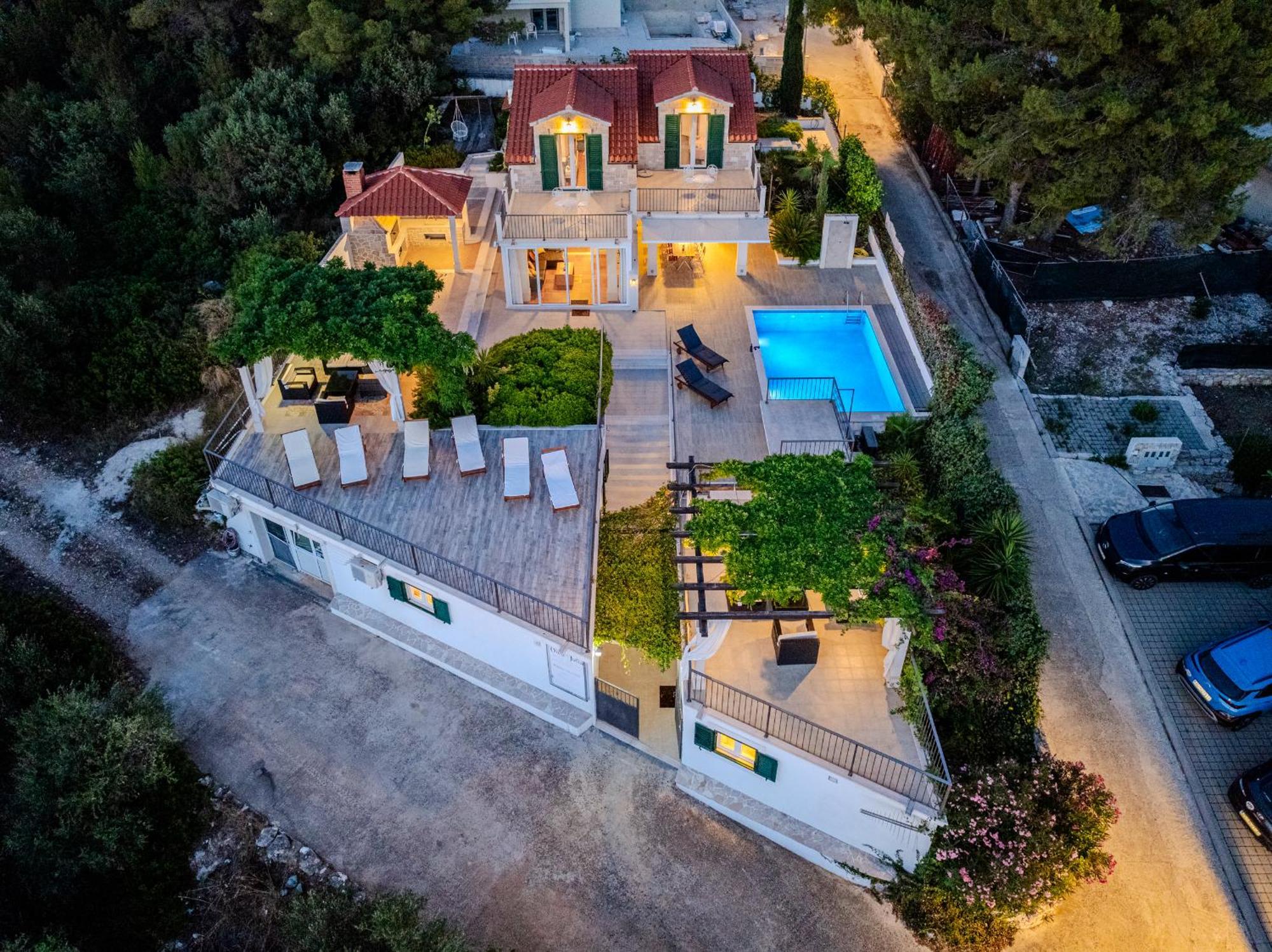 Villa Julia With Heated Pool, Ideal For Large Groups Milna  Eksteriør bilde