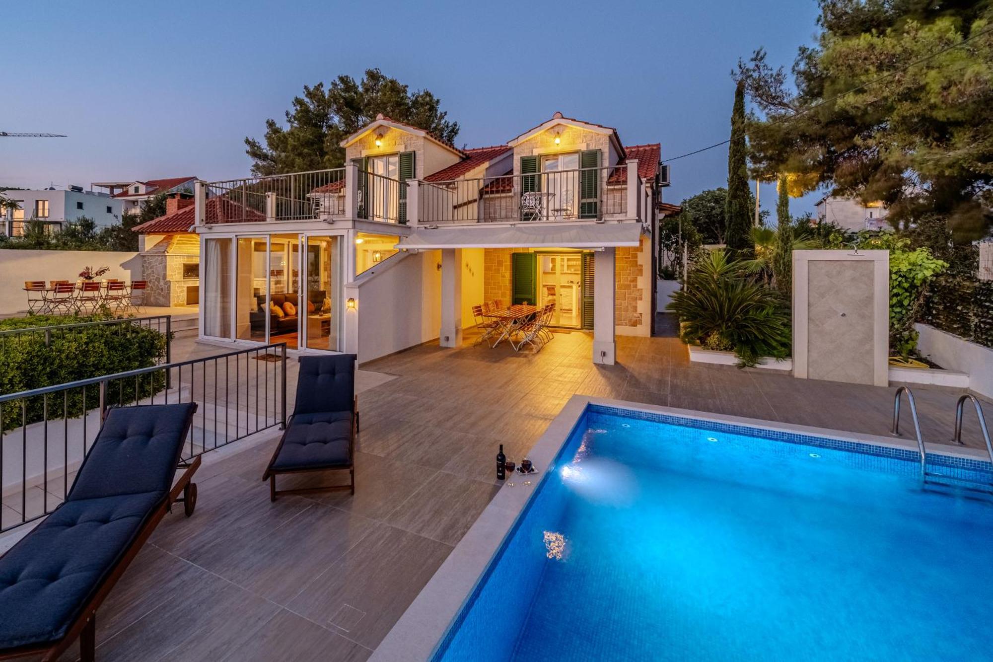 Villa Julia With Heated Pool, Ideal For Large Groups Milna  Eksteriør bilde
