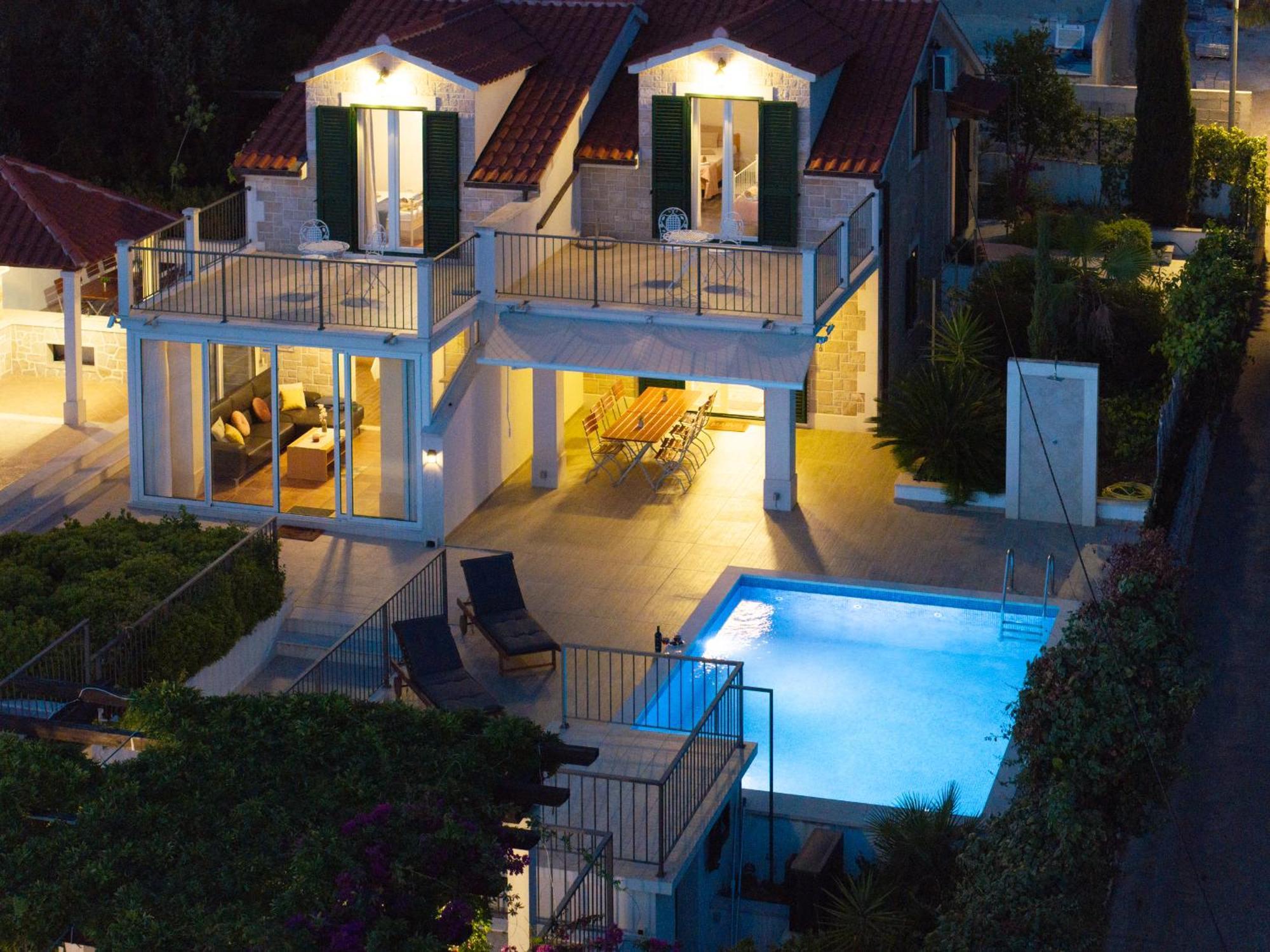 Villa Julia With Heated Pool, Ideal For Large Groups Milna  Eksteriør bilde