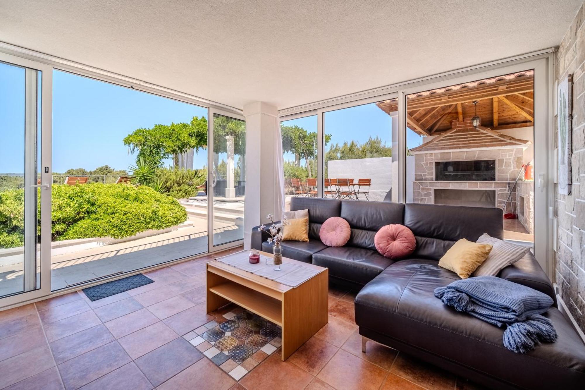 Villa Julia With Heated Pool, Ideal For Large Groups Milna  Eksteriør bilde